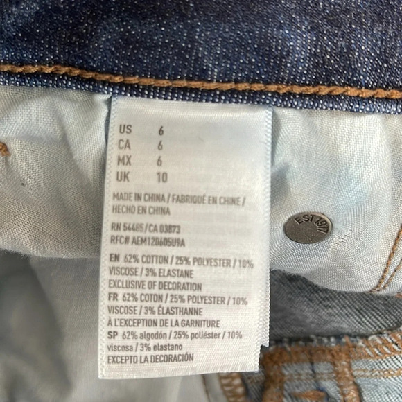 AMERICAN EAGLE Hi-Rise Shortie Shorts Blue Dark Wash Distressed Cutoffs Size 6 - Picture 9 of 11